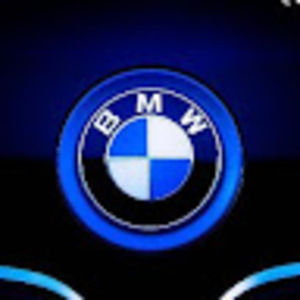 Meet your Posher, Mona